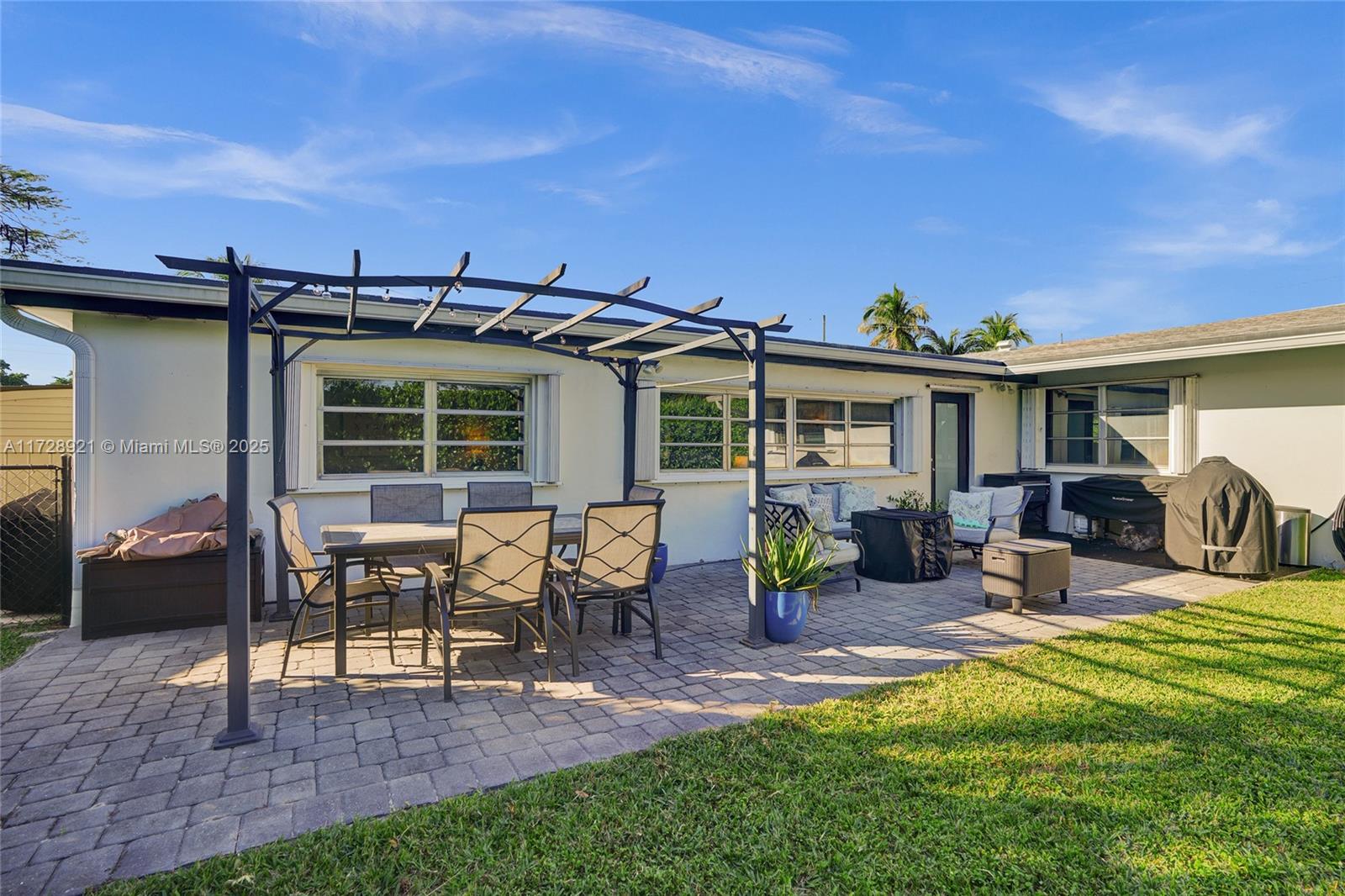 319 N Crescent Dr, Hollywood, Florida image 32