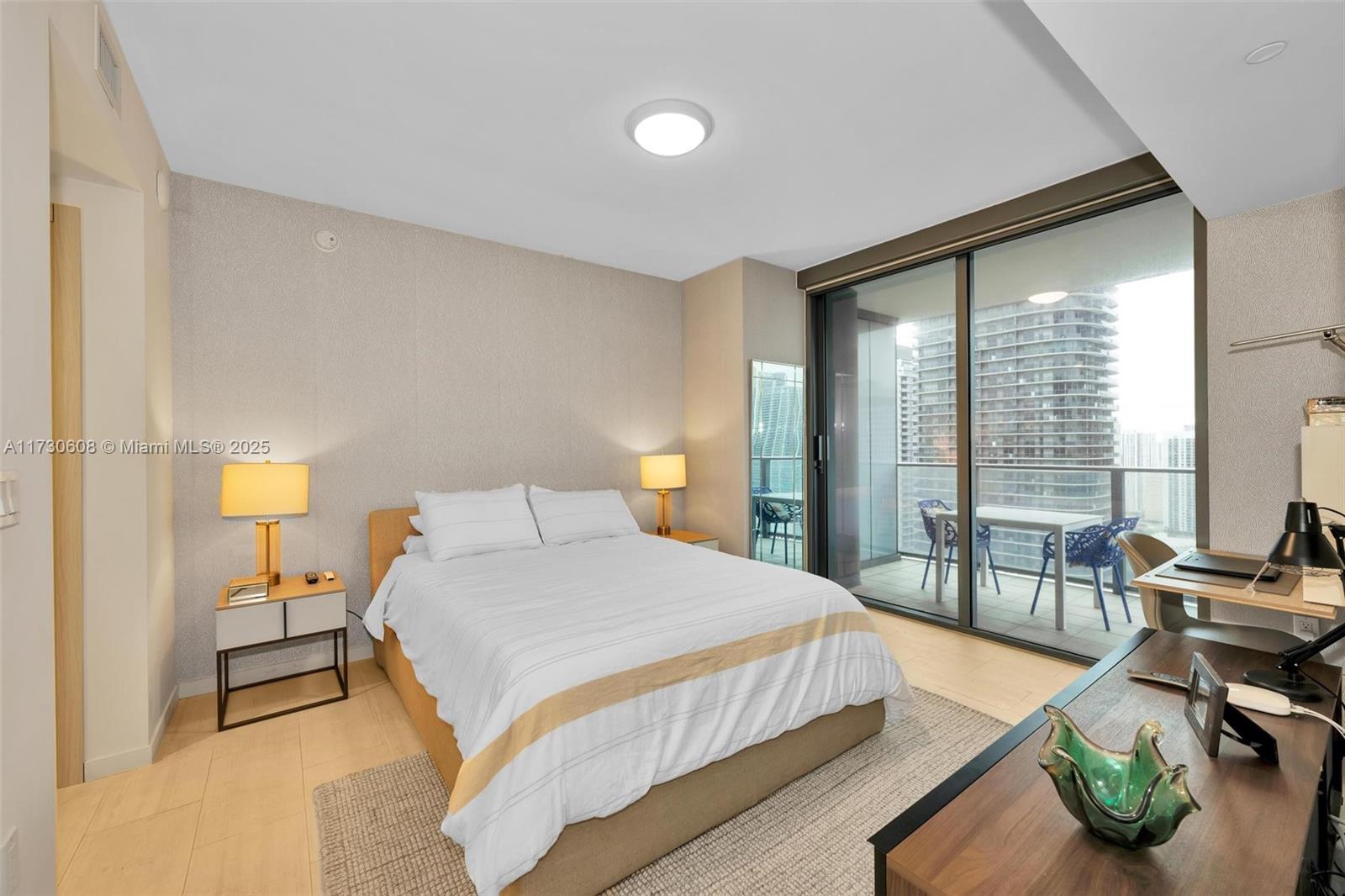 1000 Brickell Plz #3914, Miami FL 33131
