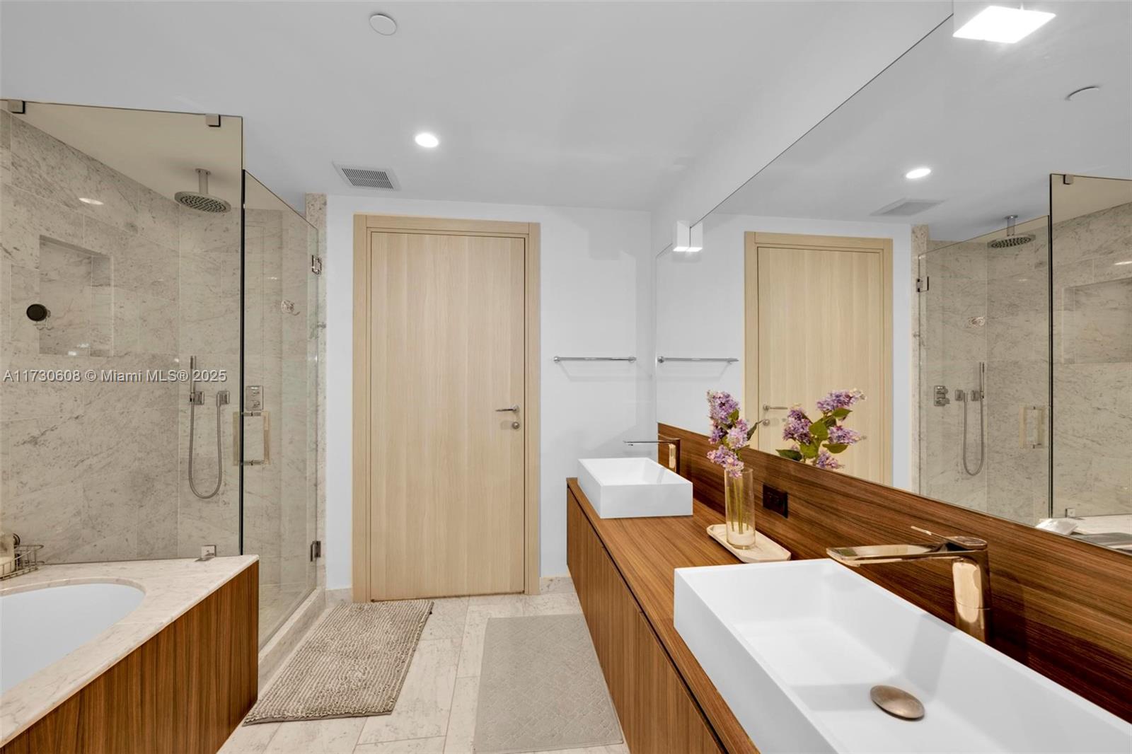 1000 Brickell Plz #3914, Miami FL 33131