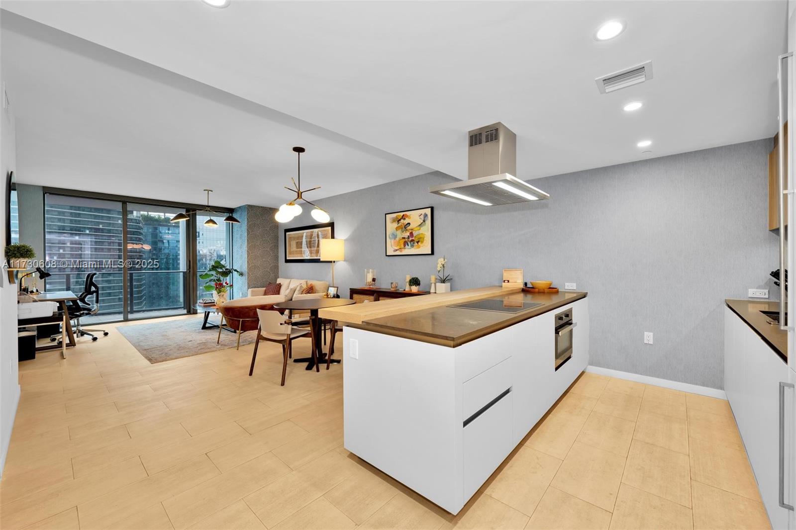 1000 Brickell Plz #3914, Miami FL 33131