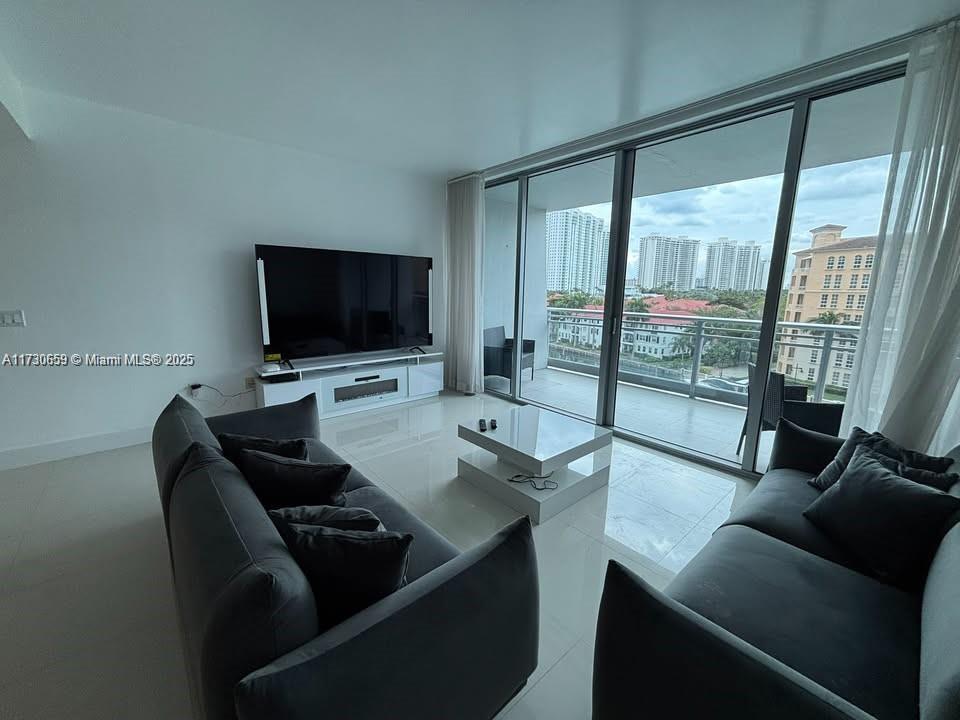 2950 NE 188th #430, Aventura FL 33180