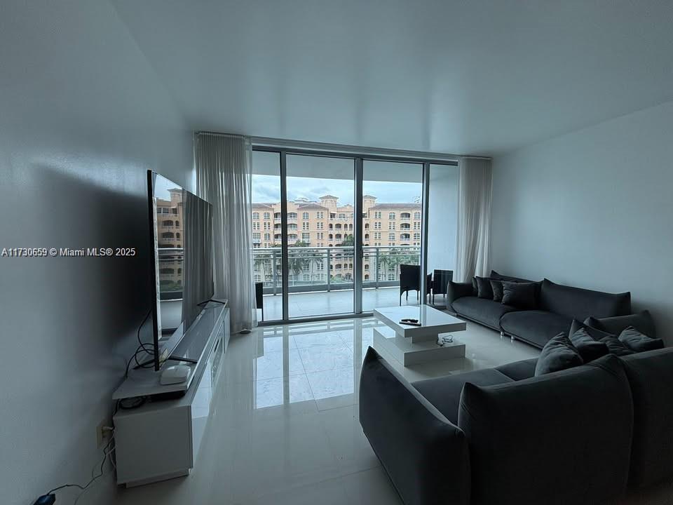 2950 NE 188th #430, Aventura FL 33180