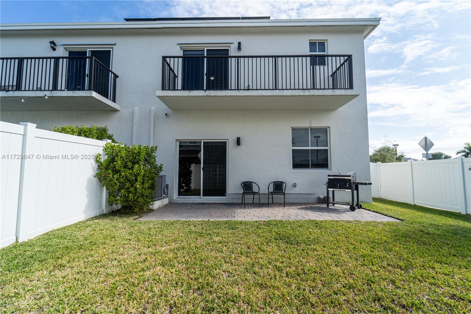 1688 SE 8th Ave, Homestead, Florida image 3