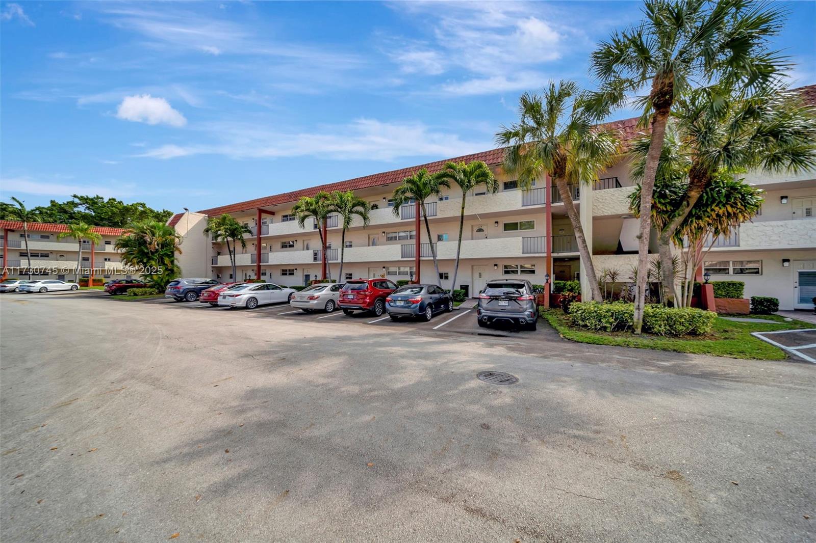 9400 N Hollybrook Lake Dr #208, Pembroke Pines, Florida image 2