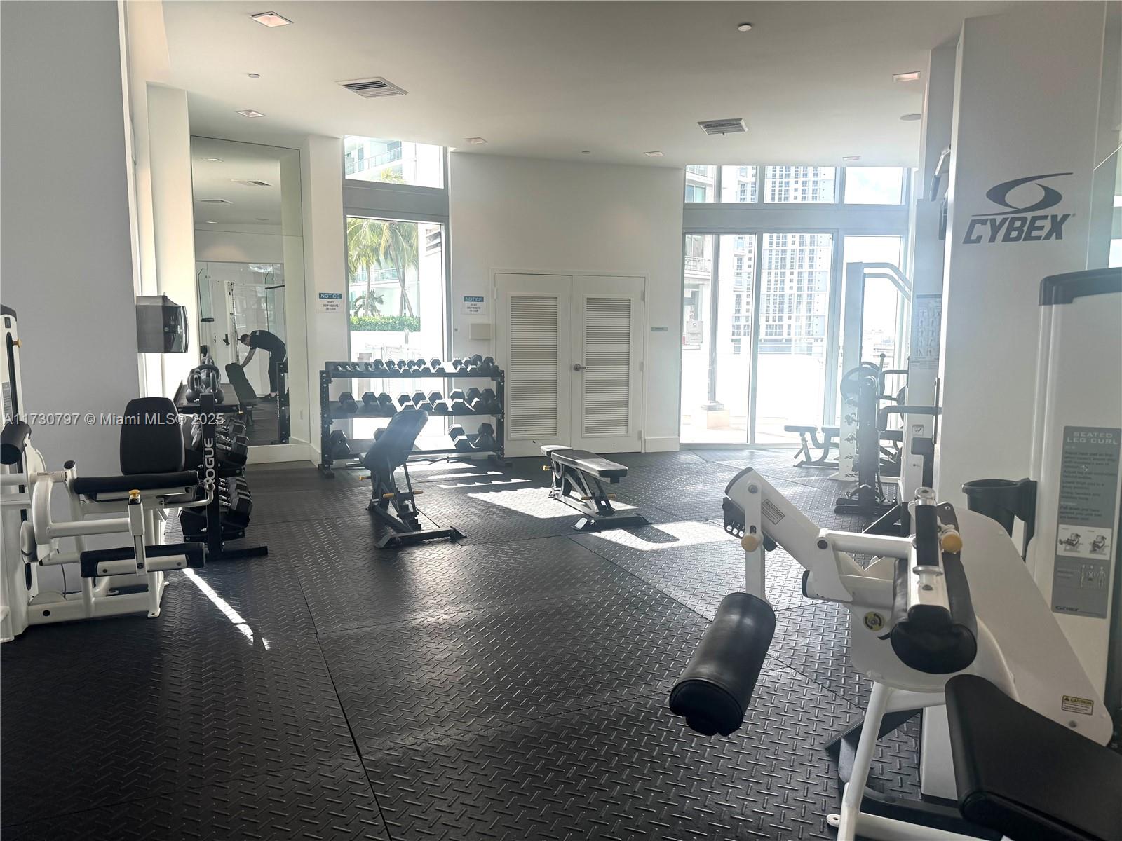 350 S Miami Ave #2710, Miami FL 33130