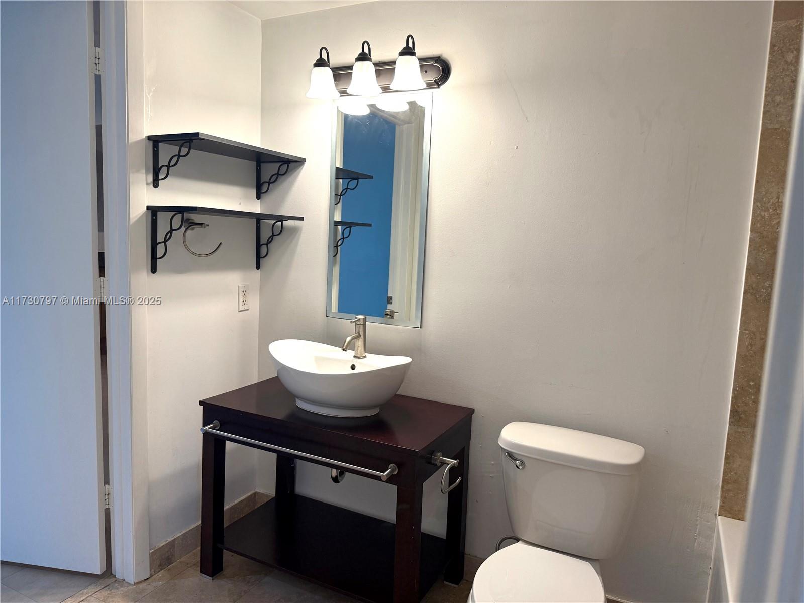 350 S Miami Ave #2710, Miami FL 33130