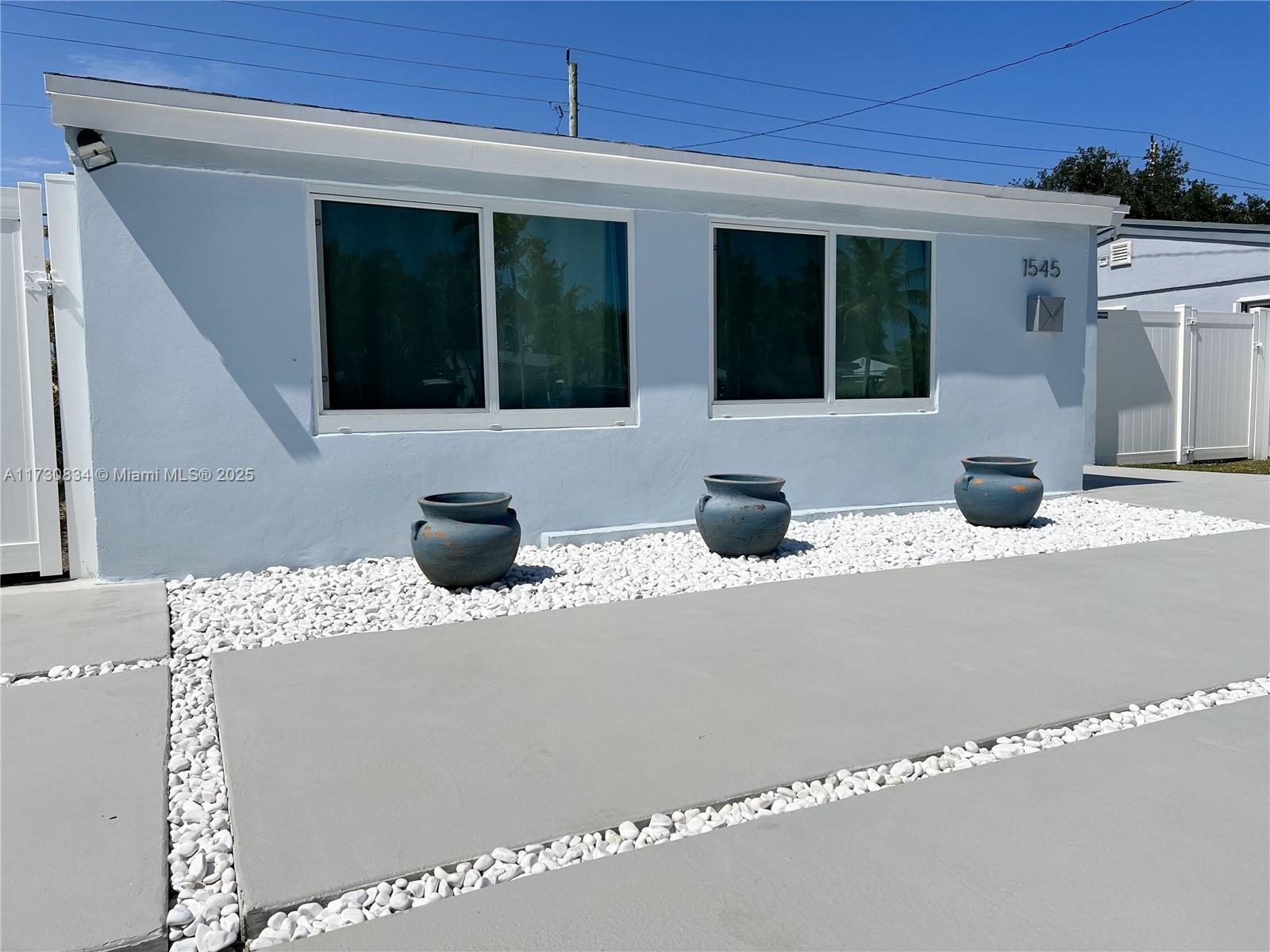 1545 NE 175th St, North Miami Beach, Florida image 2