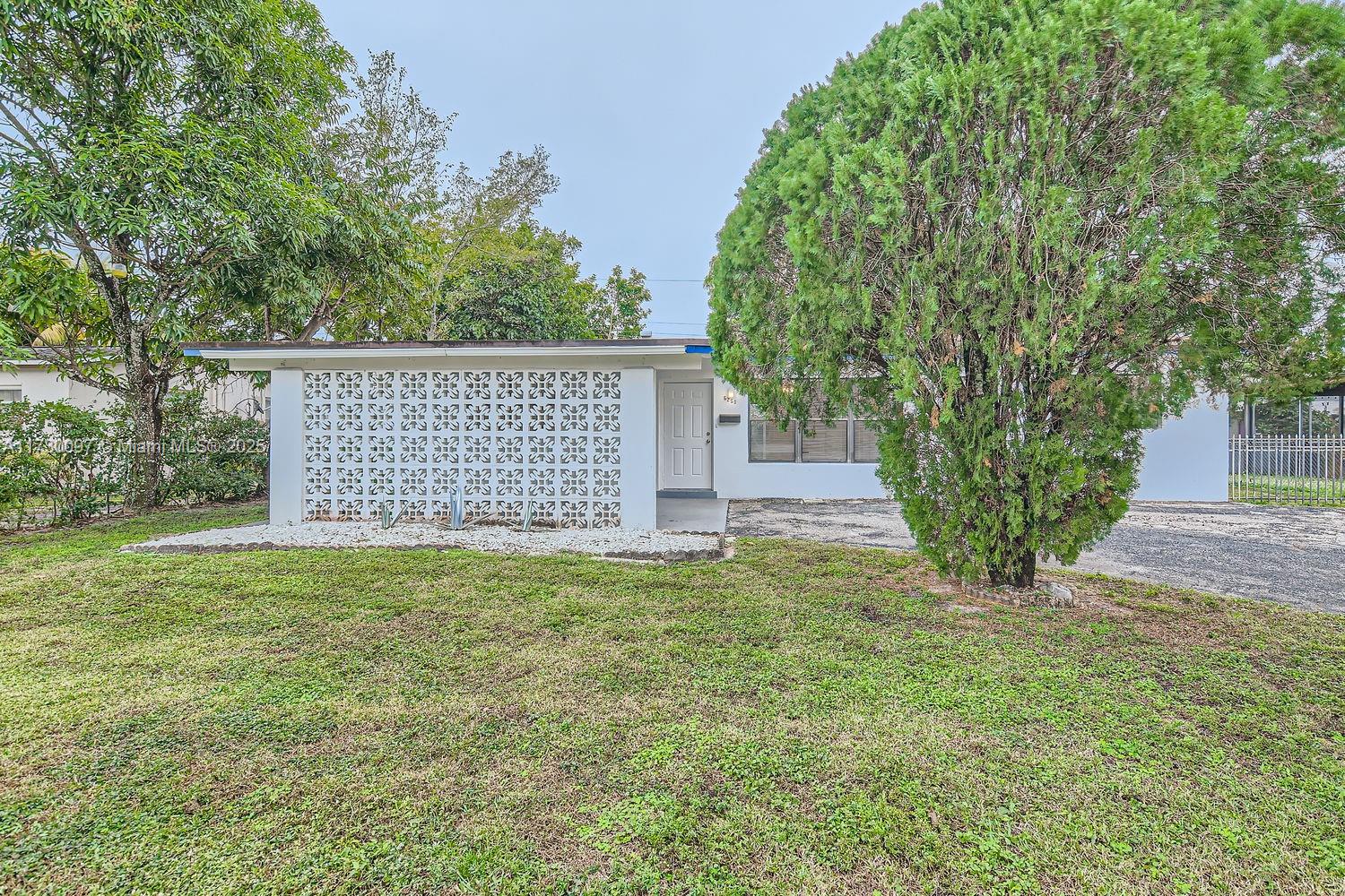 6250 NW 18th Pl, Sunrise, Florida image 2