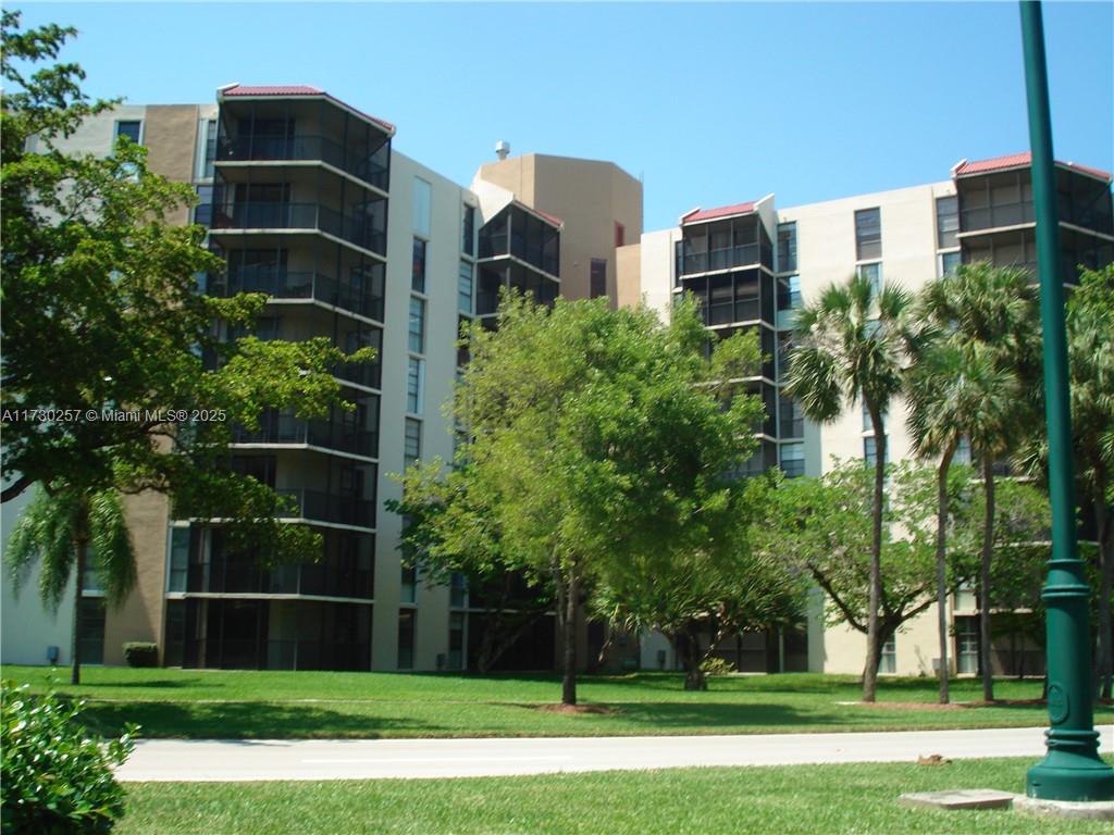 3101 N Country Club Drive #306, Aventura, Florida image 1