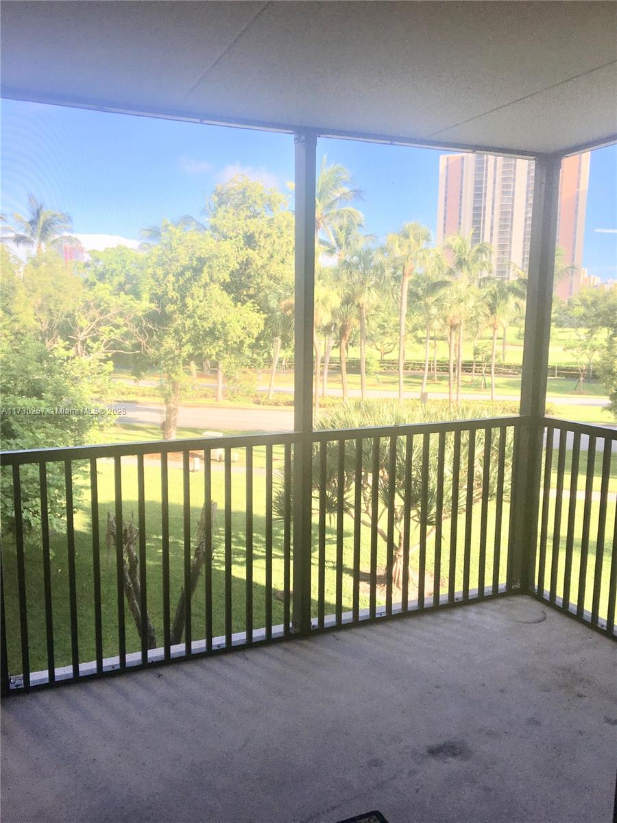 3101 N Country Club Drive #306, Aventura, Florida image 17