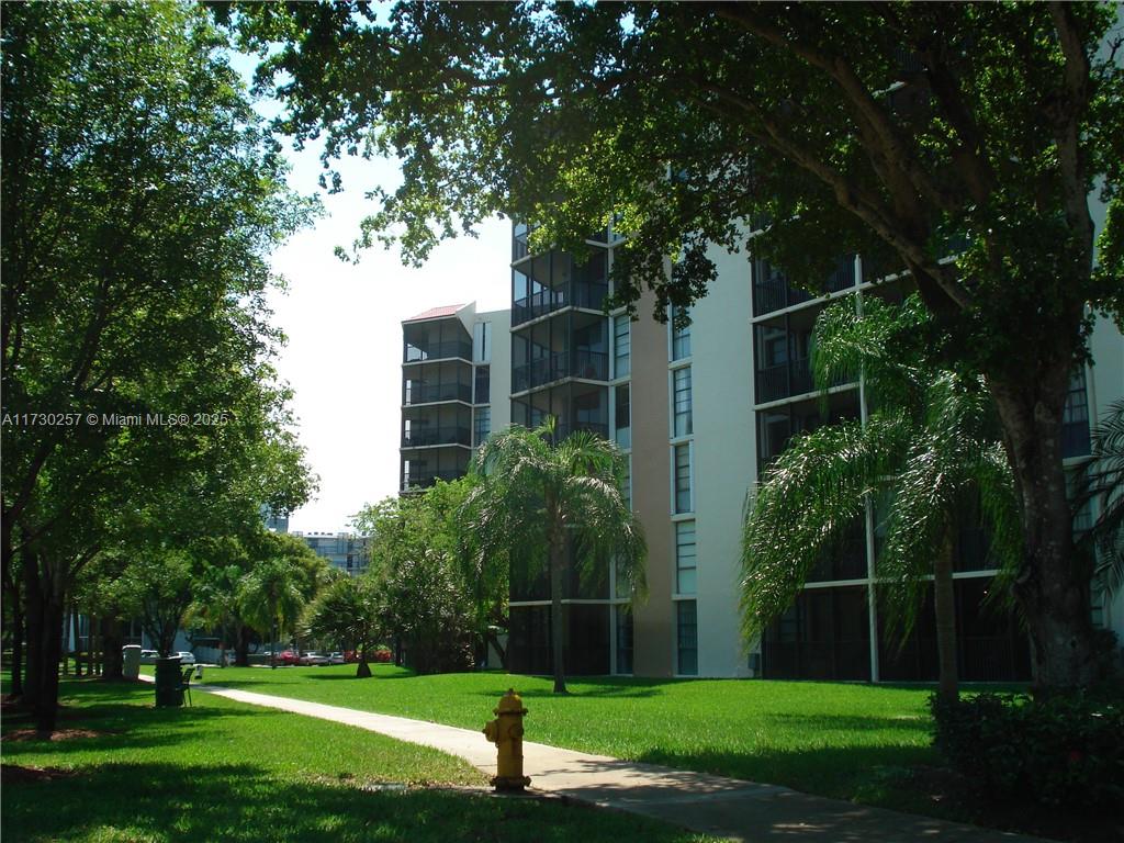 3101 N Country Club Drive #306, Aventura, Florida image 2