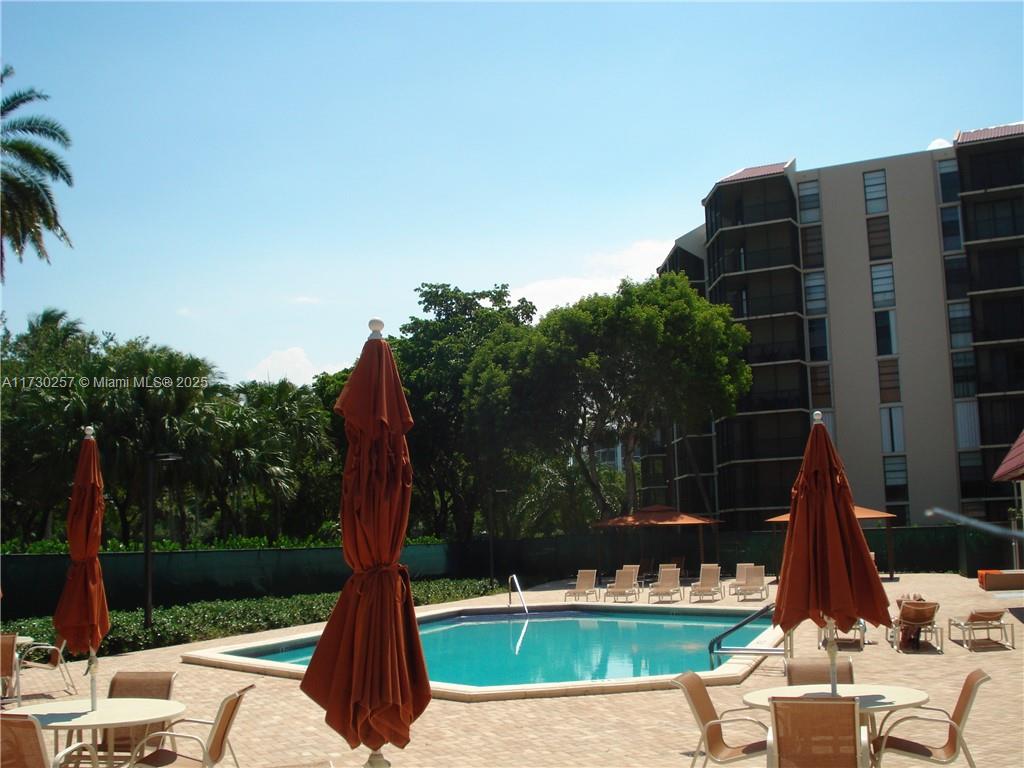 3101 N Country Club Drive #306, Aventura, Florida image 5