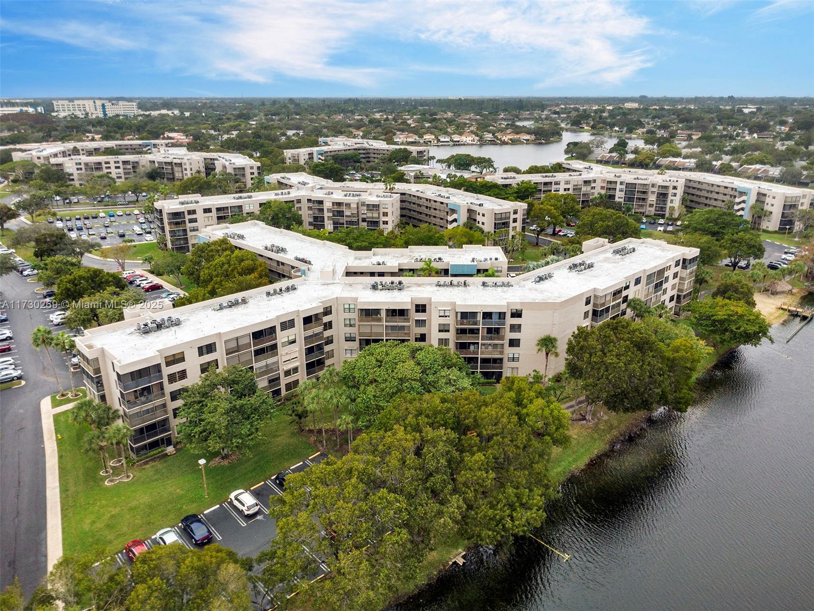 901 Colony Point Cir #308, Pembroke Pines, Florida image 38