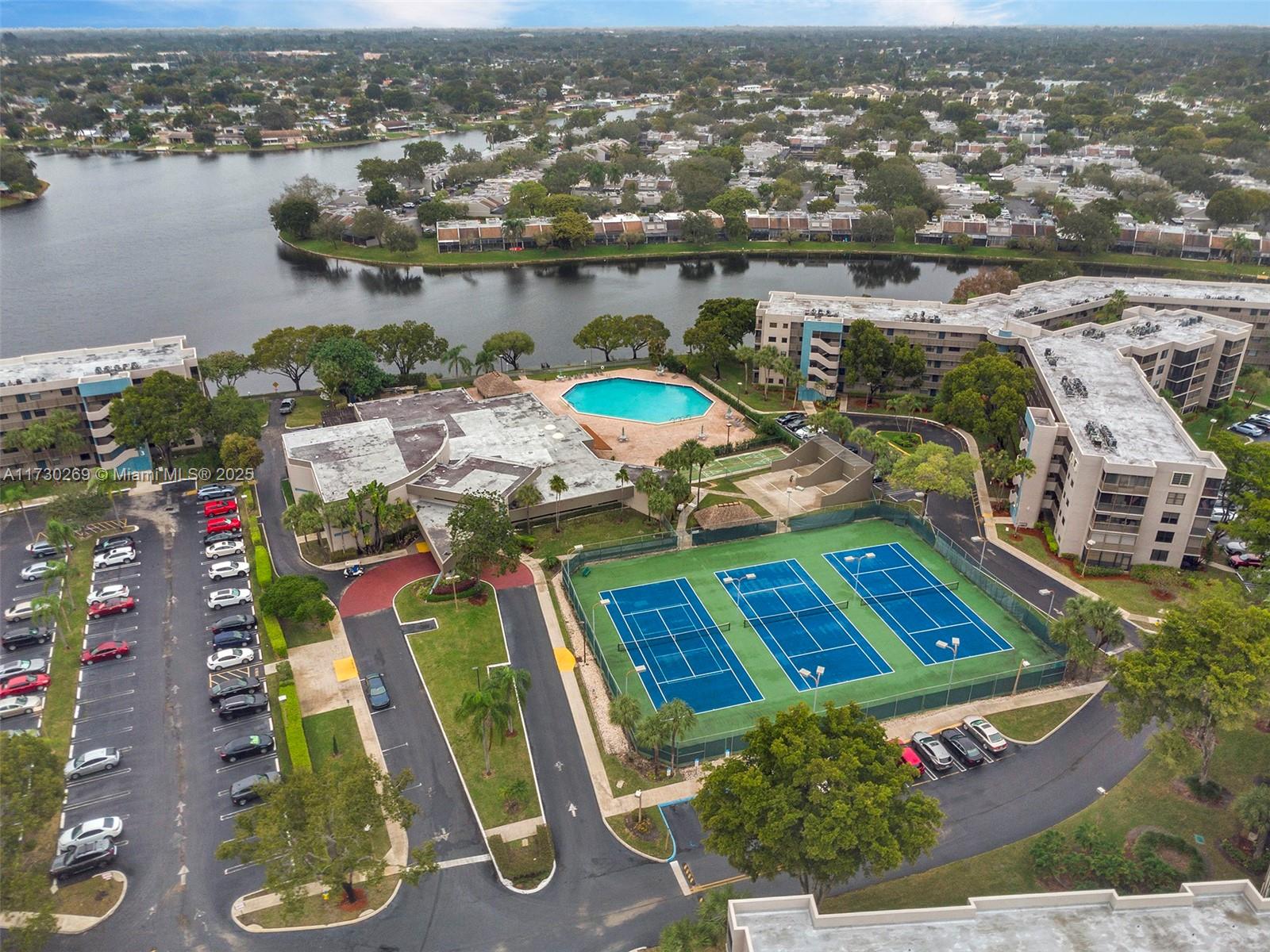 901 Colony Point Cir #308, Pembroke Pines, Florida image 41