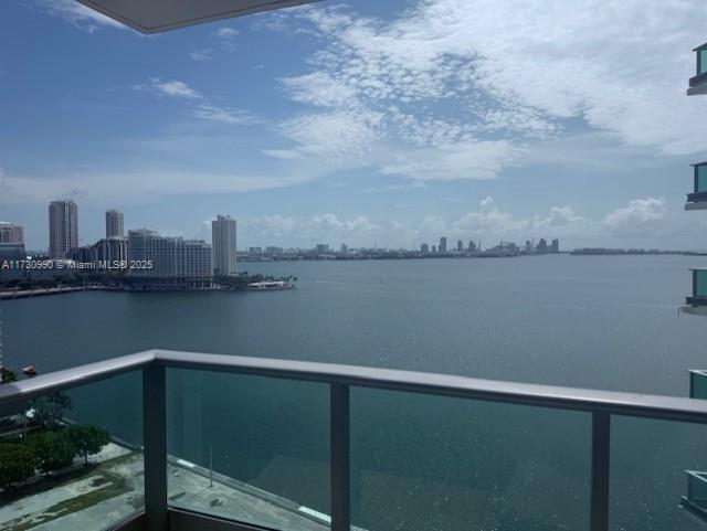 Apartamento à Venda em Miami, FL