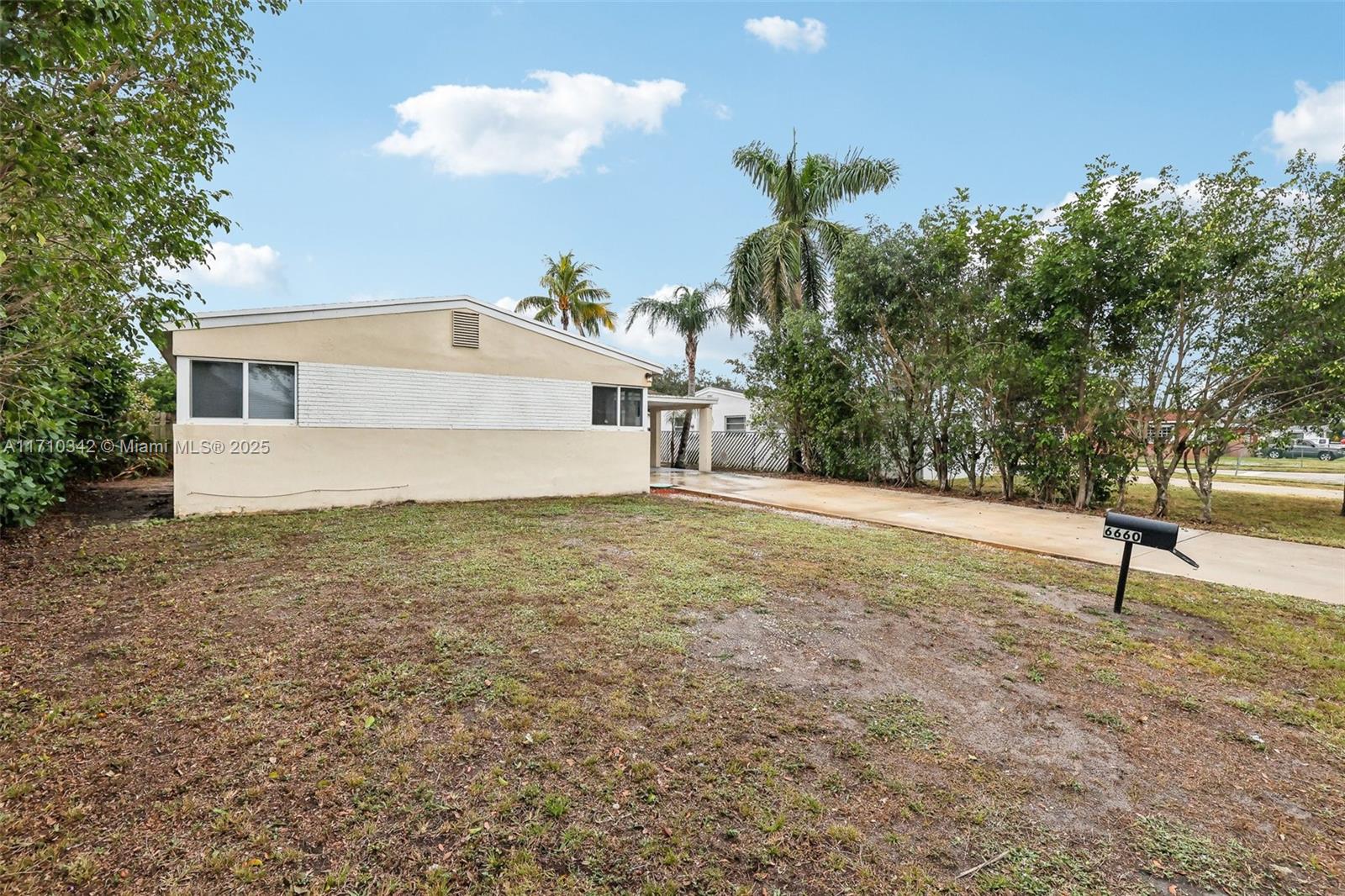 6660 Charleston St, Hollywood, Florida image 3