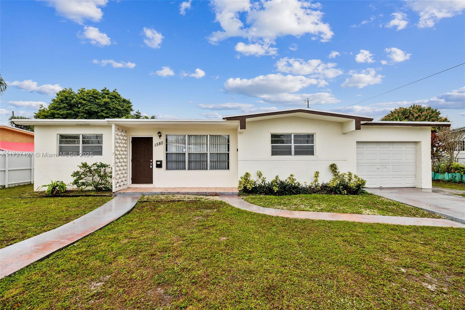 1580 W 55th Pl, Hialeah, Florida image 1