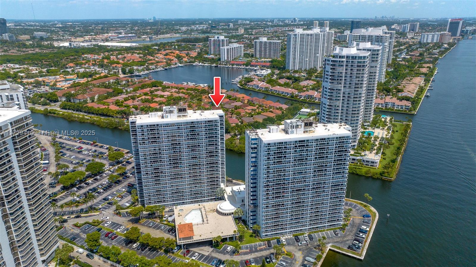 20505 E Country Club Dr #PH-38, Aventura, Florida image 2