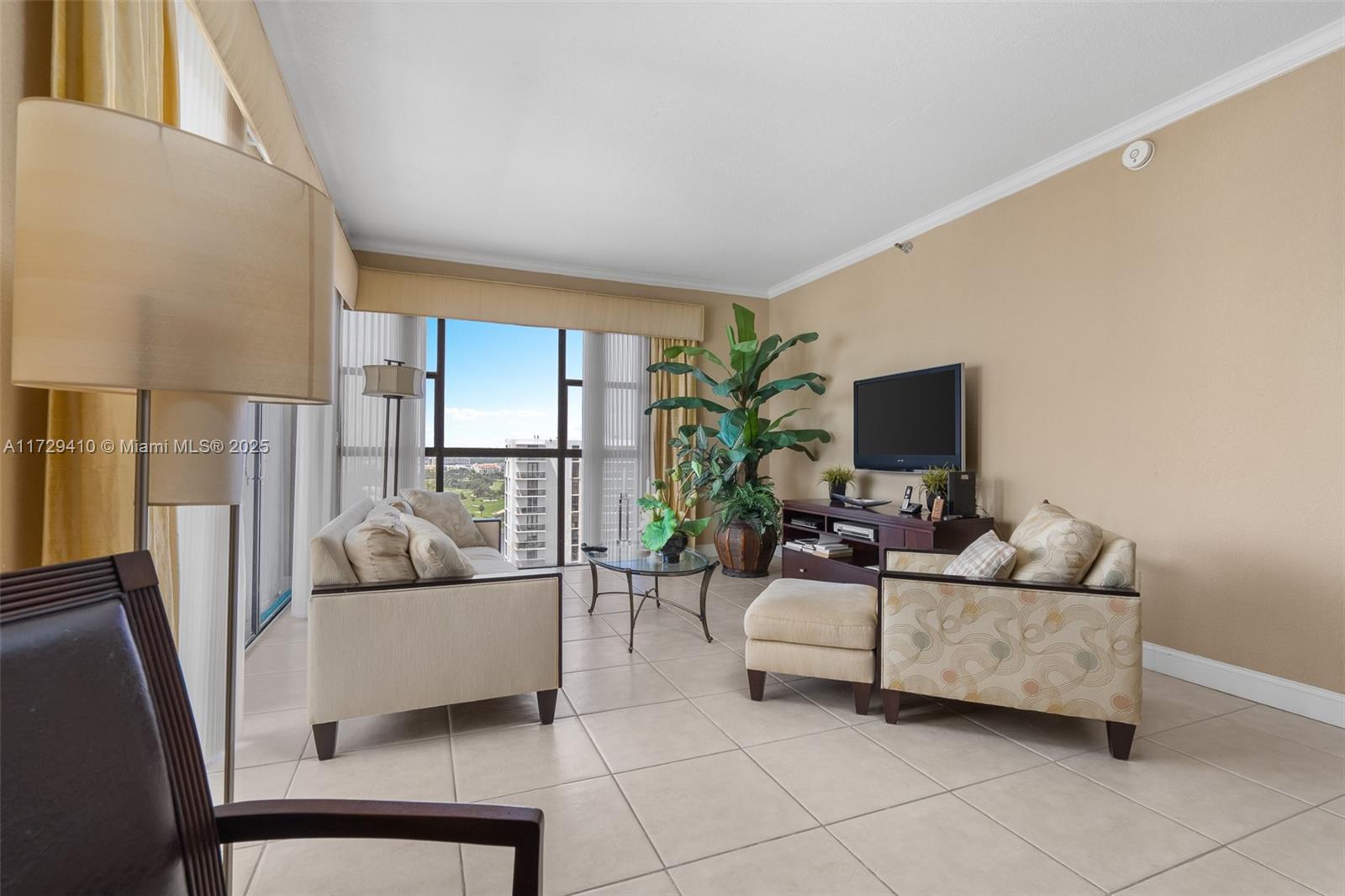 20505 E Country Club Dr #PH-38, Aventura, Florida image 32