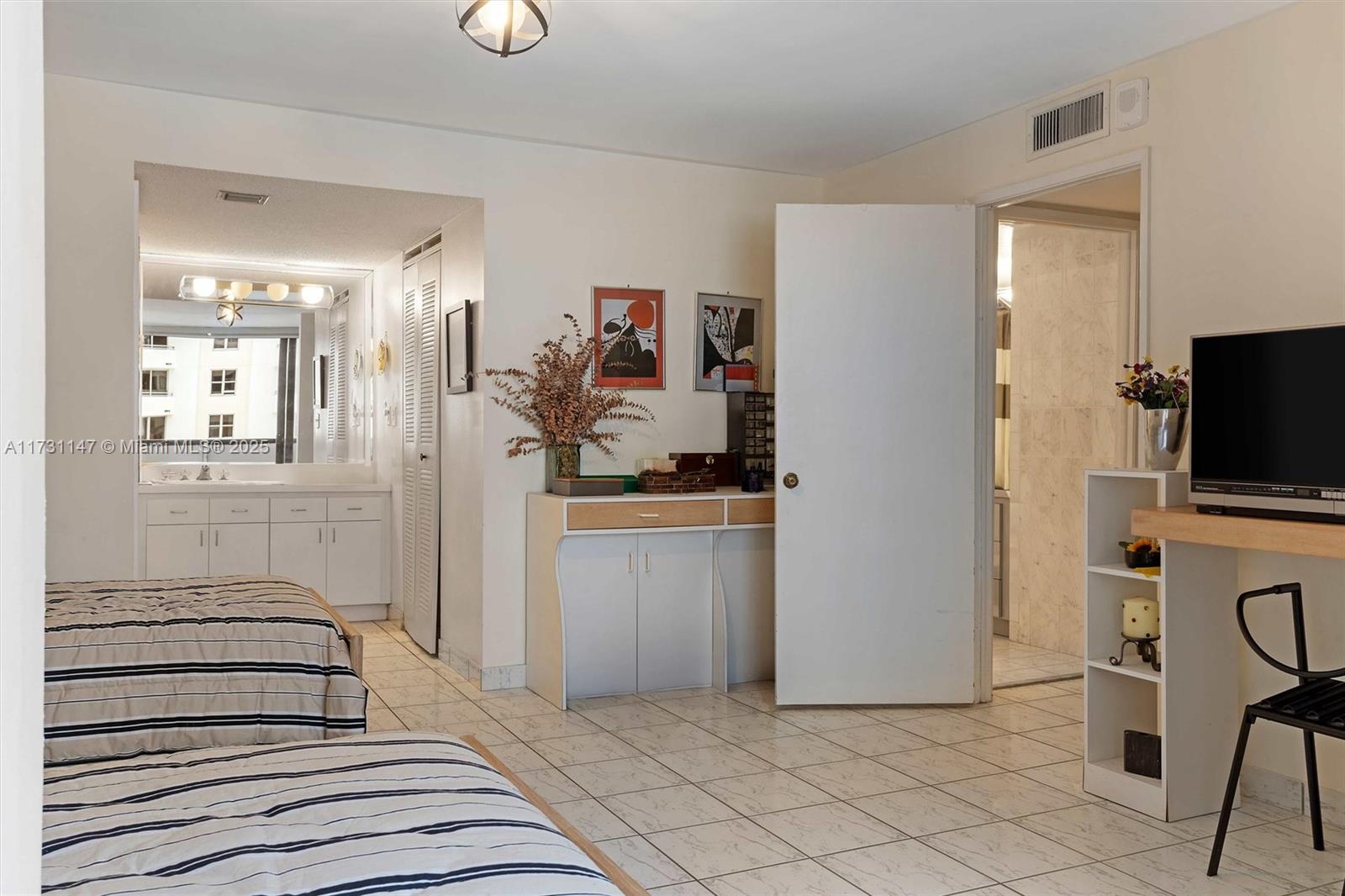 1623 Collins Ave #812, Miami Beach, Florida image 11