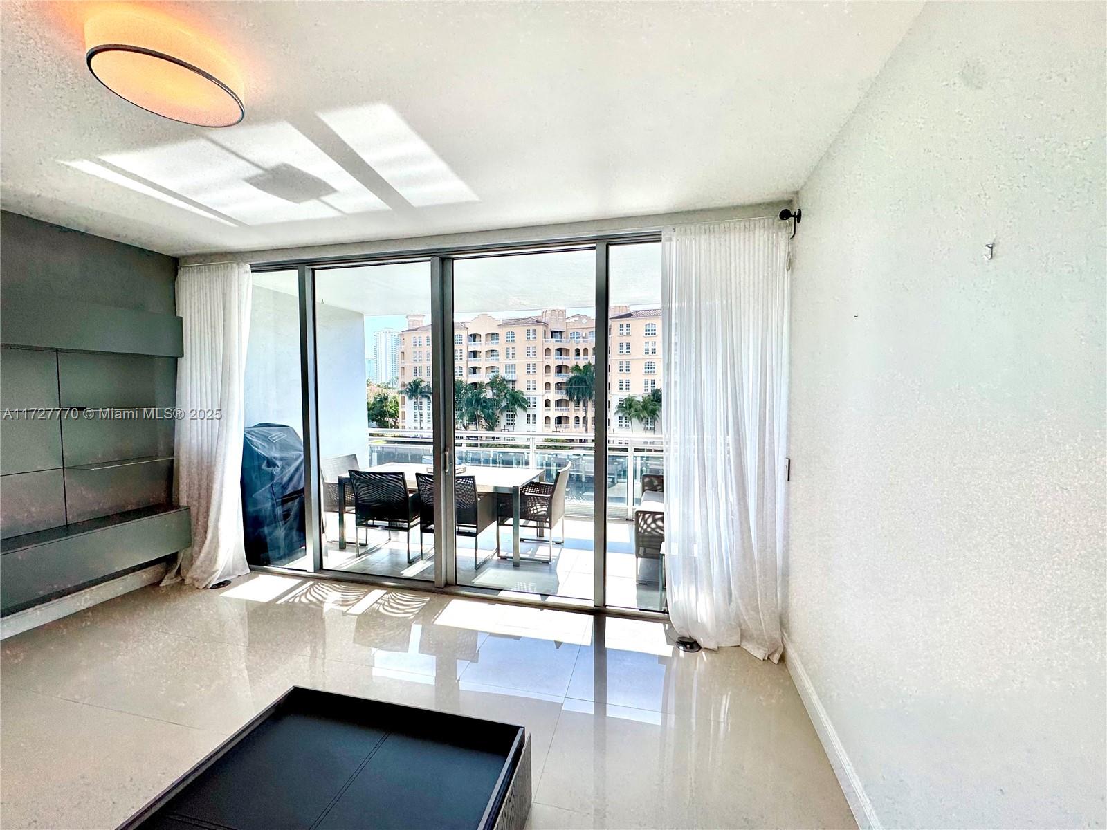 2950 NE 188th St #324, Aventura FL 33180
