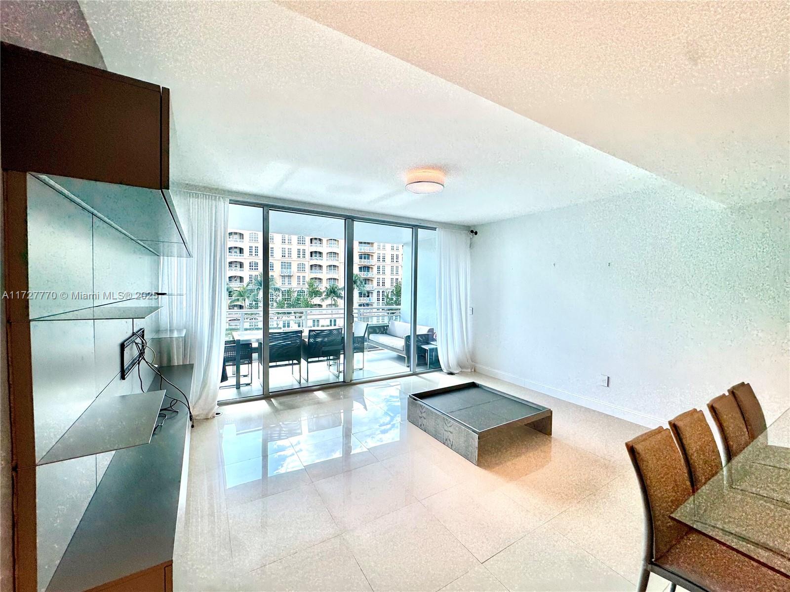 2950 NE 188th St #324, Aventura FL 33180
