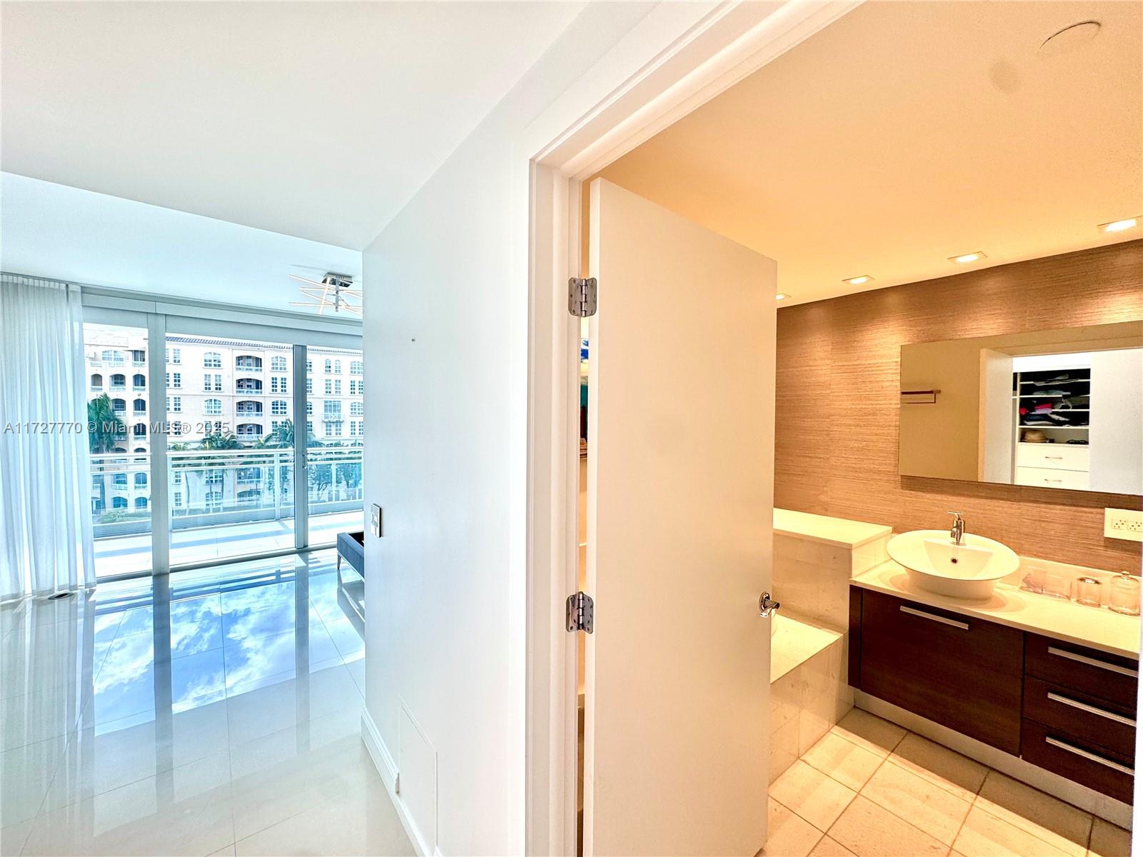 2950 NE 188th St #324, Aventura FL 33180