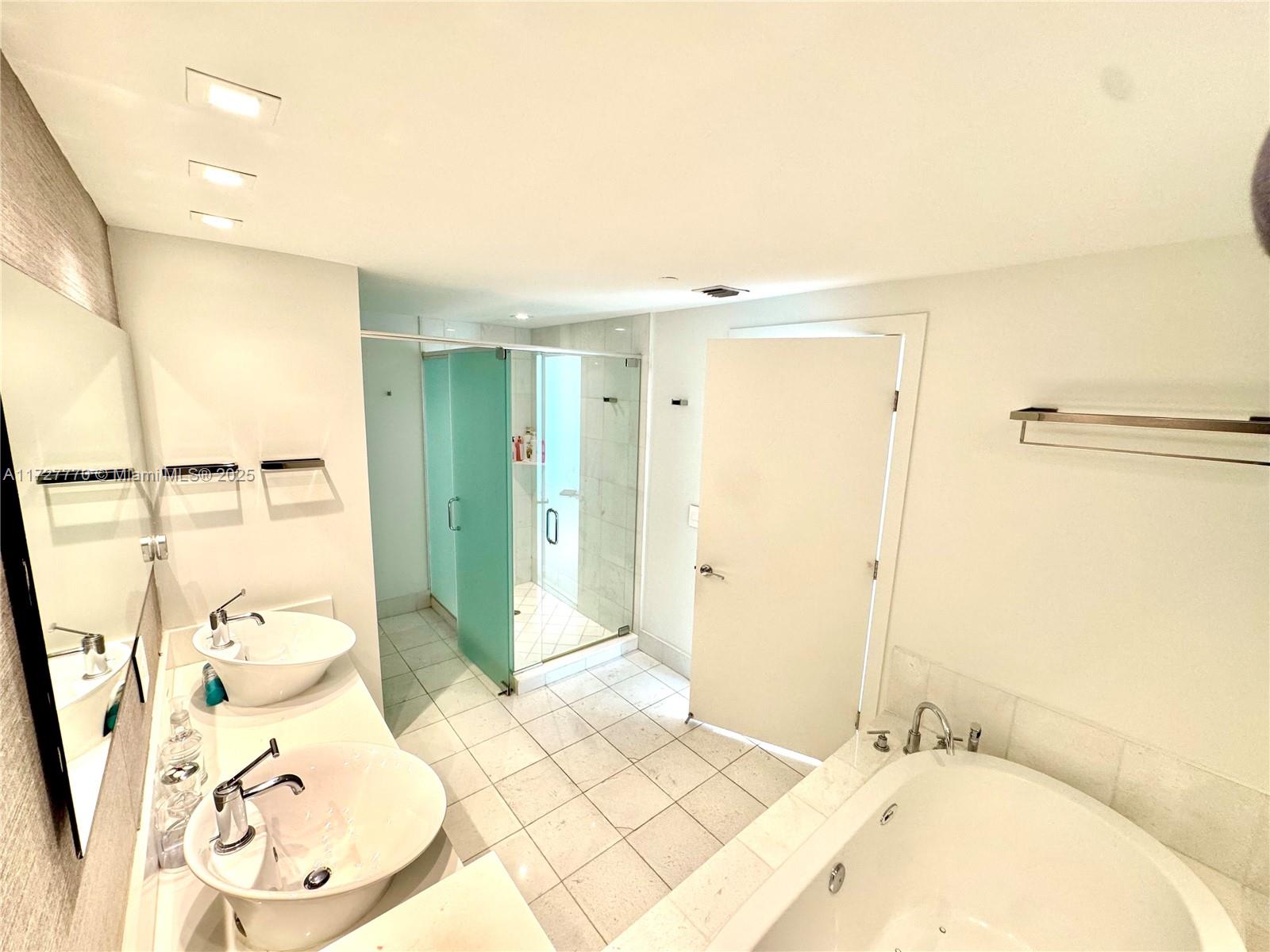 2950 NE 188th St #324, Aventura FL 33180