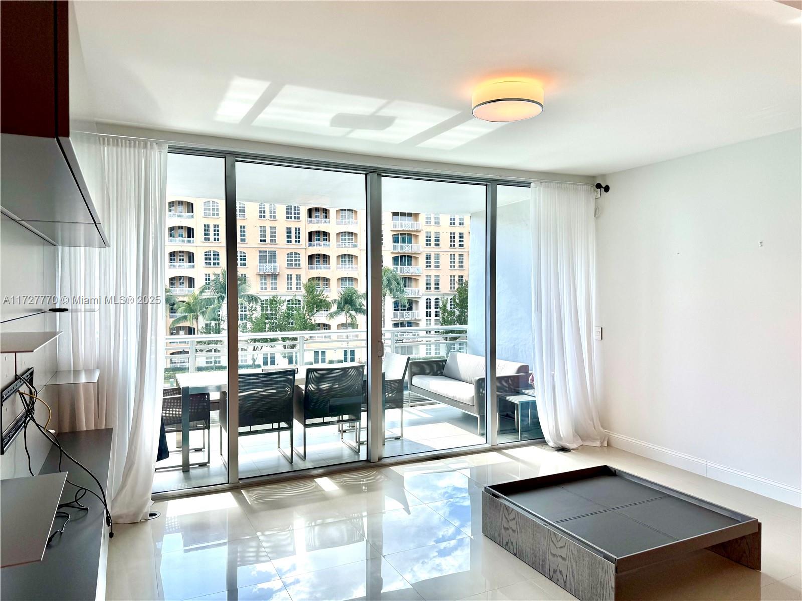 2950 NE 188th St #324, Aventura FL 33180
