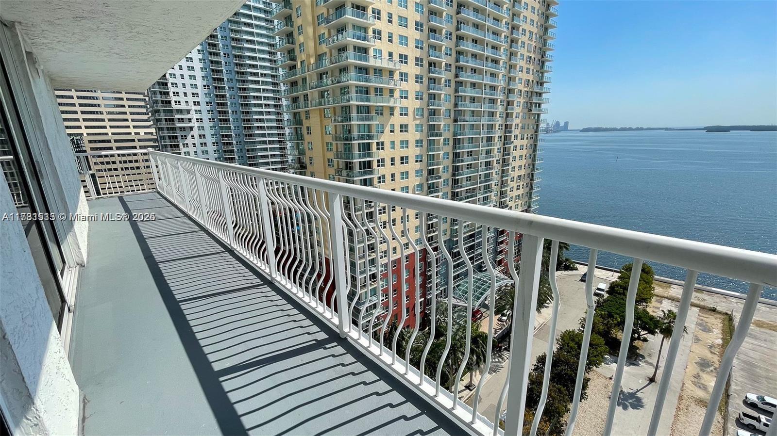 Apartamento à Venda em Miami, FL