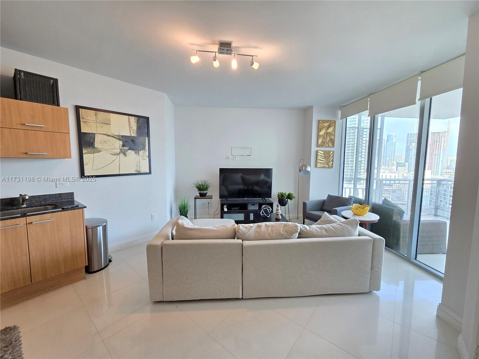 350 S Miami Ave #2109, Miami FL 33130