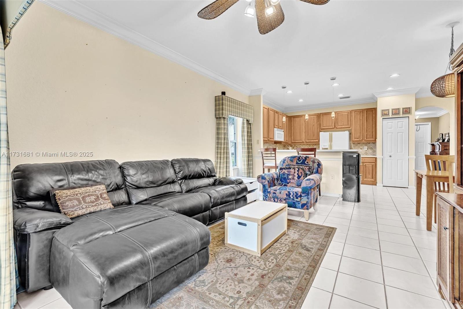 2280 NW 72nd Way, Pembroke Pines, Florida image 10