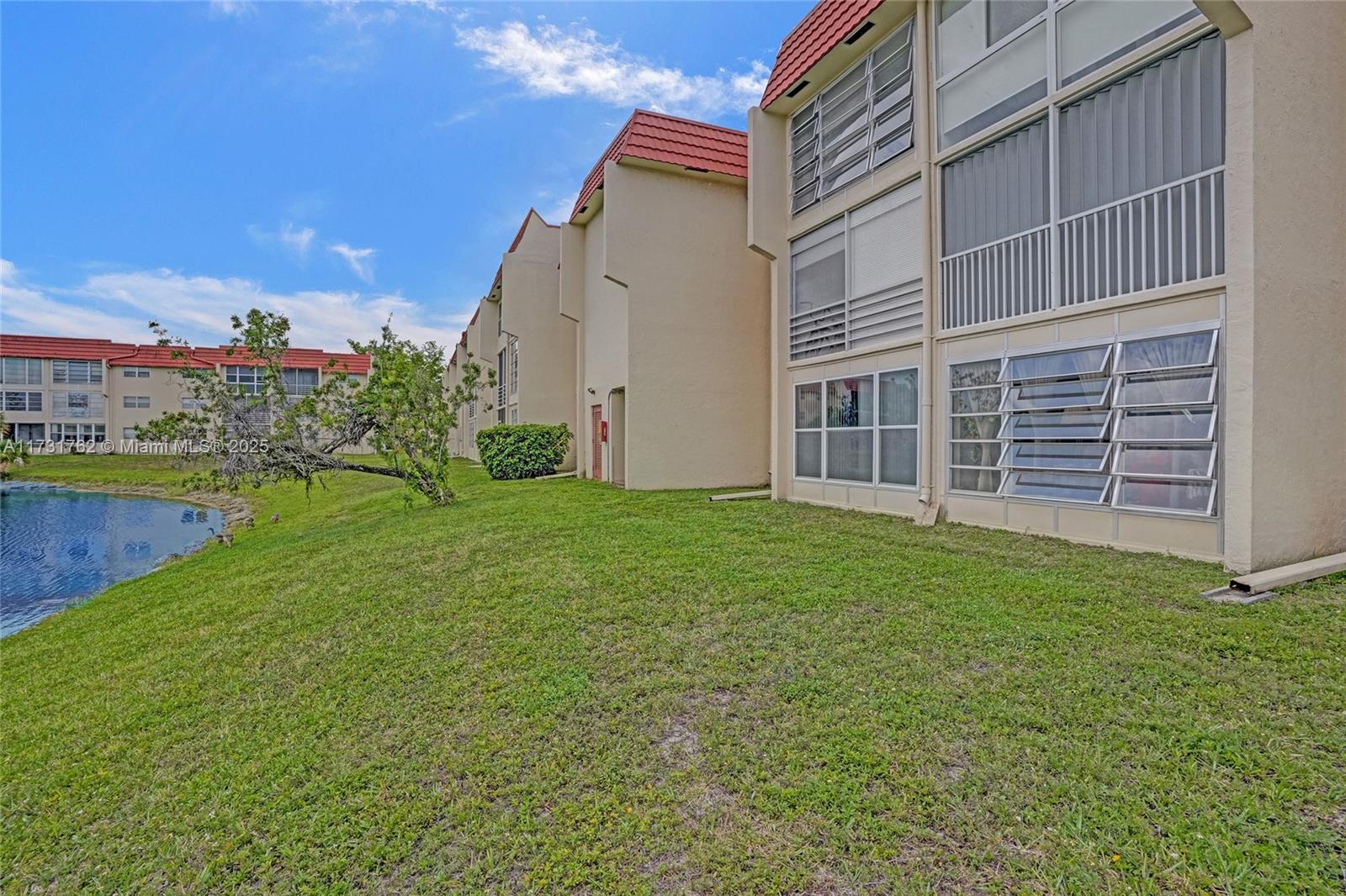 2850 W Sunrise Lakes Dr #106, Sunrise, Florida image 18