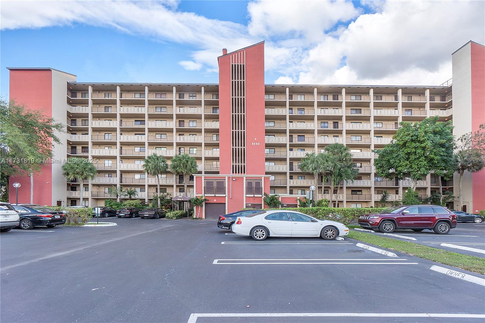 2200 S Cypress Bend Dr #406, Pompano Beach, Florida image 36