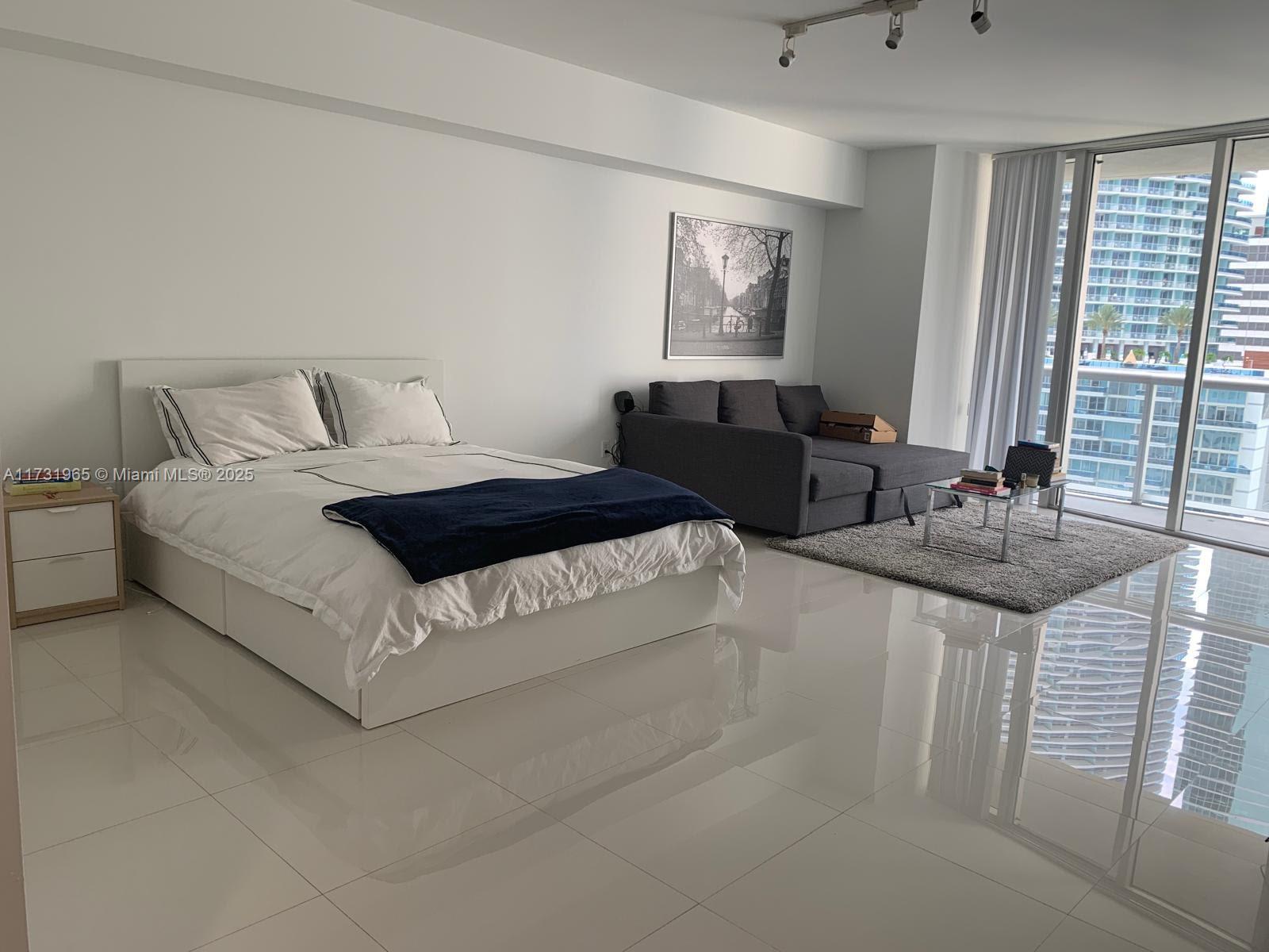 475 Brickell Ave #1710, Miami FL 33131
