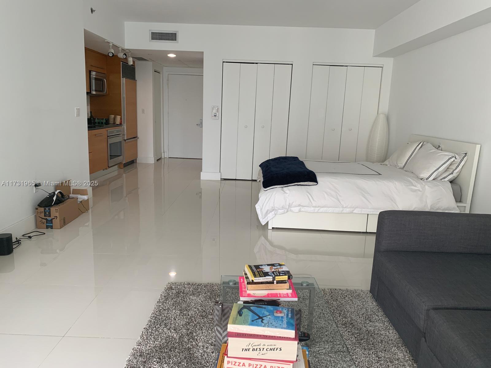 475 Brickell Ave #1710, Miami FL 33131