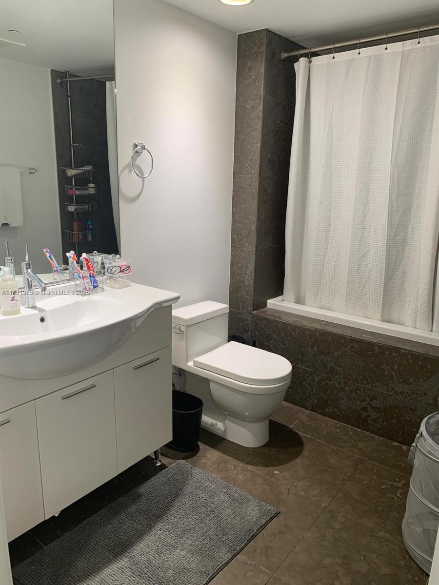 475 Brickell Ave #1710, Miami FL 33131