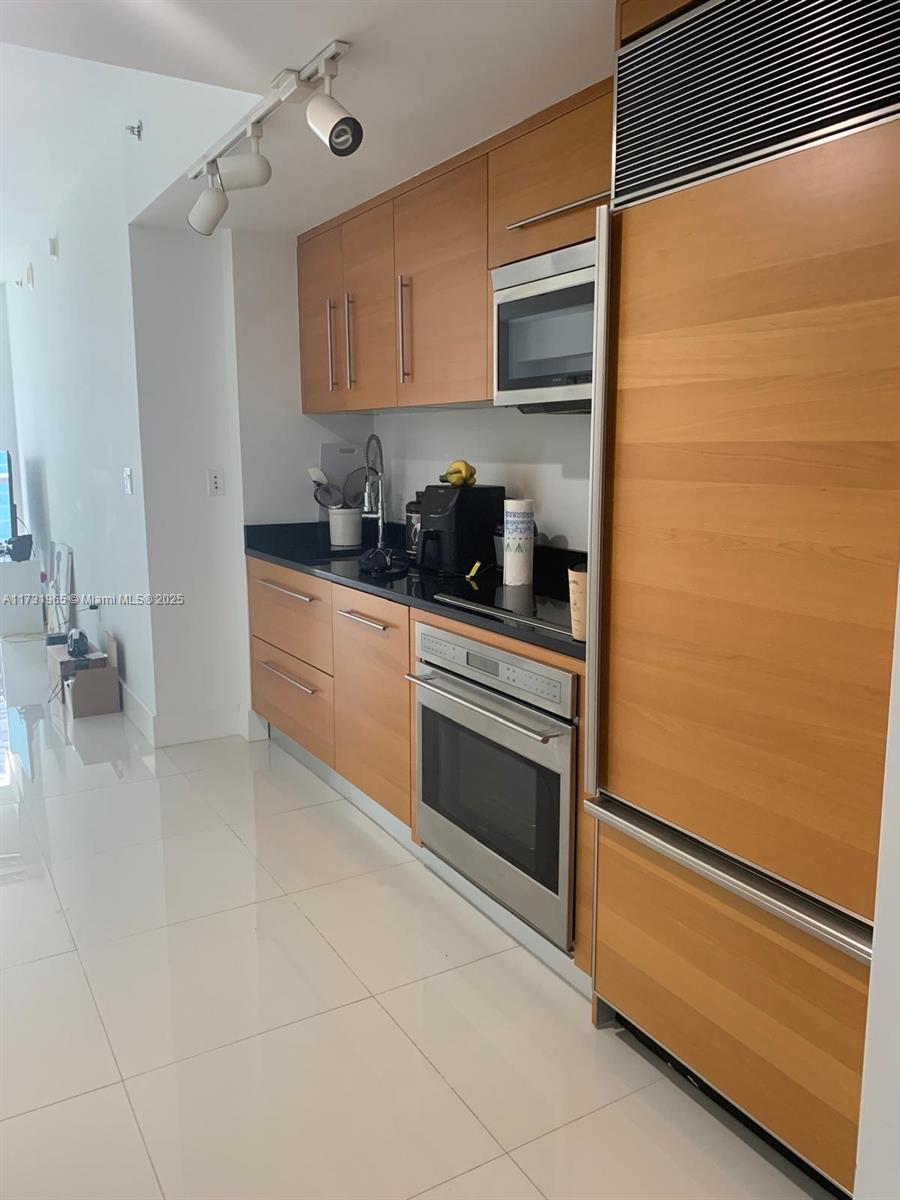 475 Brickell Ave #1710, Miami FL 33131