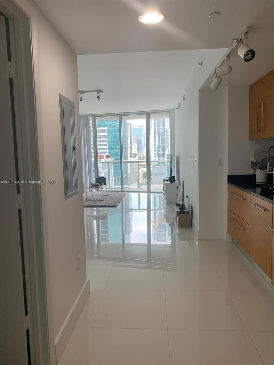 475 Brickell Ave #1710, Miami FL 33131