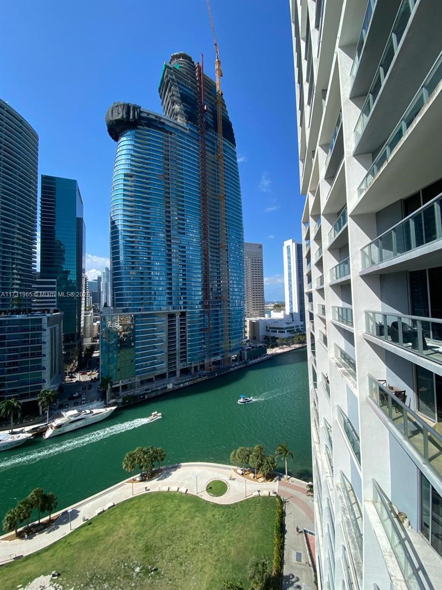 475 Brickell Ave #1710, Miami FL 33131