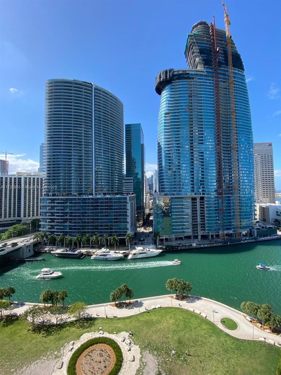 475 Brickell Ave #1710, Miami FL 33131