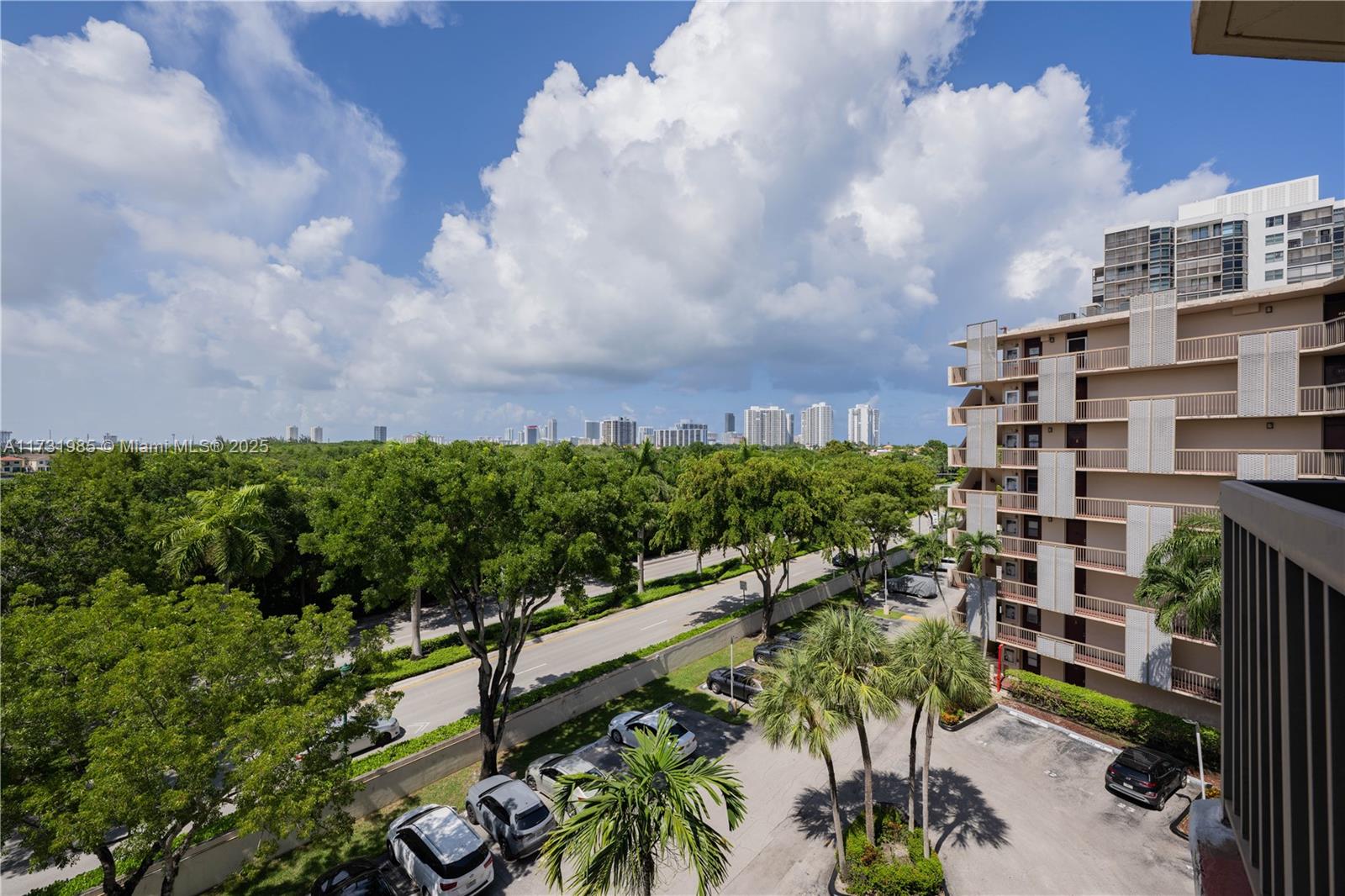 3301 N Country Club Dr #605, Aventura, Florida image 32