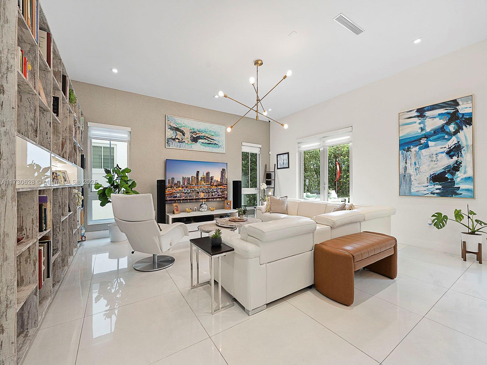 8271 NW 34th Dr, Doral, Florida image 10