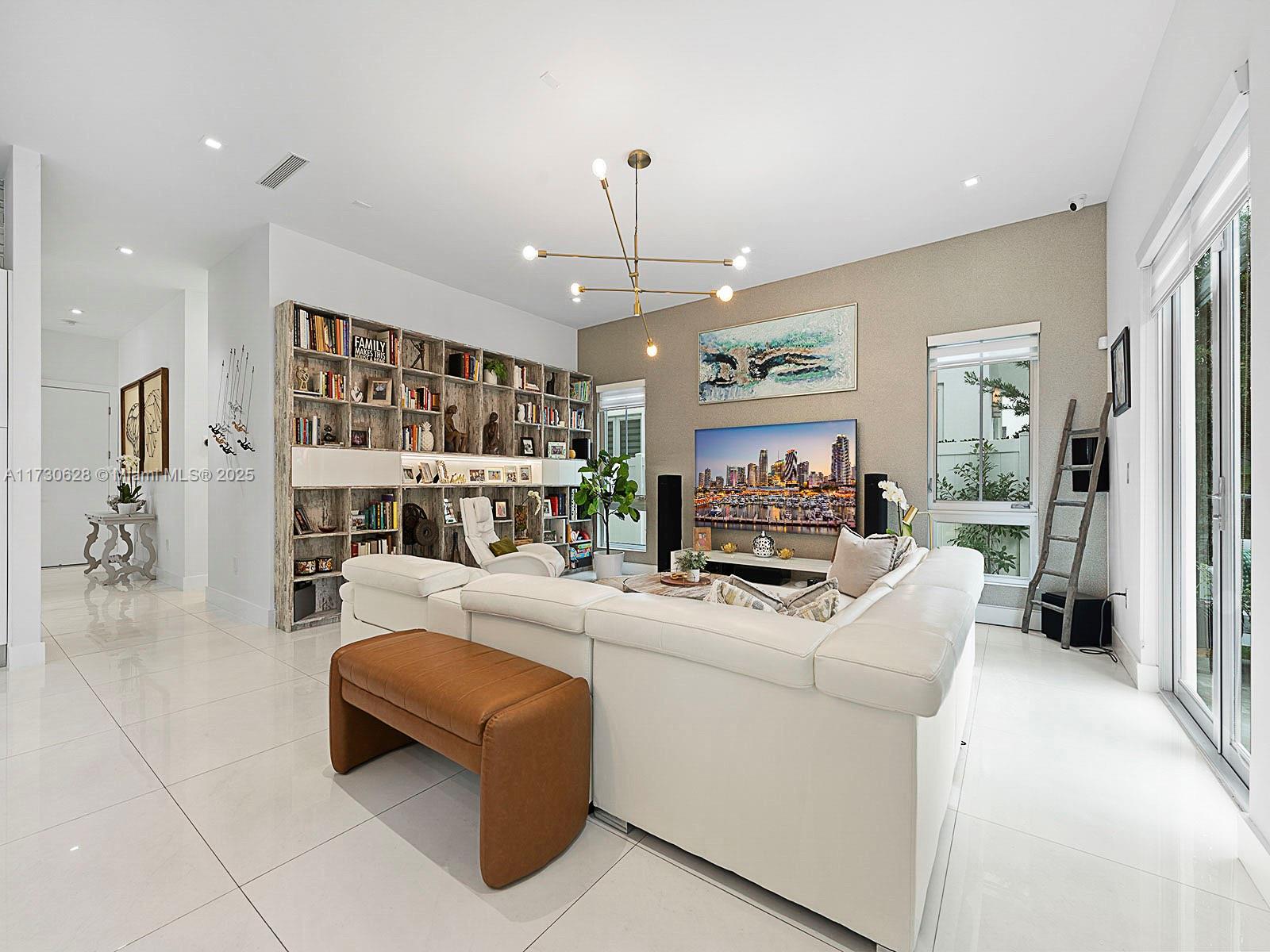 8271 NW 34th Dr, Doral, Florida image 13