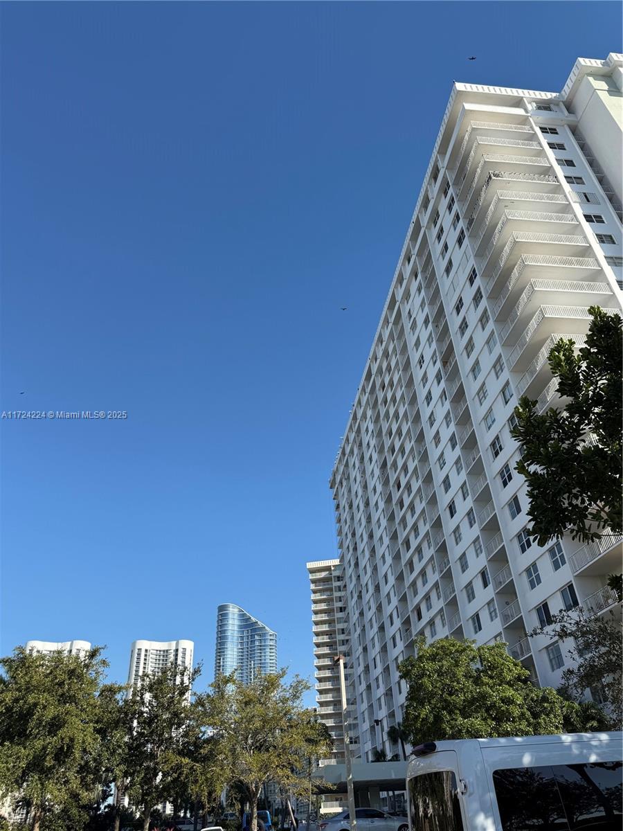 500 Bayview Dr #1031, Sunny Isles Beach, Florida image 1