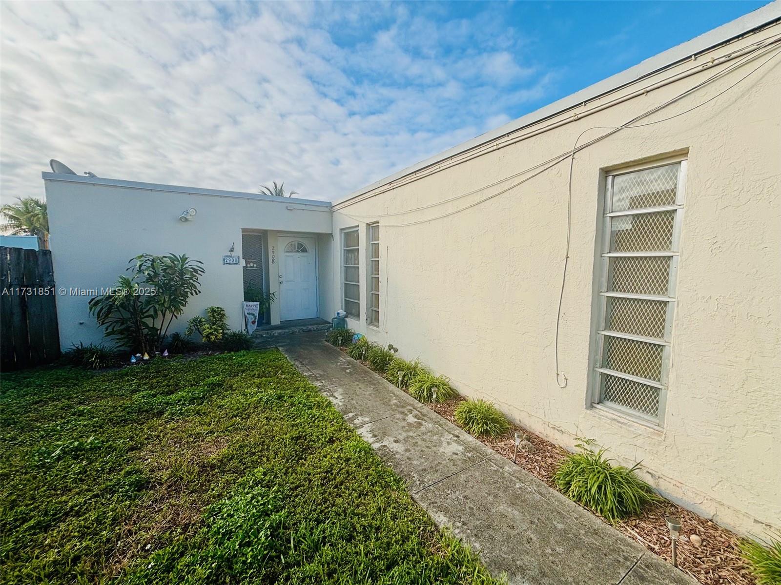 2908 Funston St, Hollywood, Florida image 4