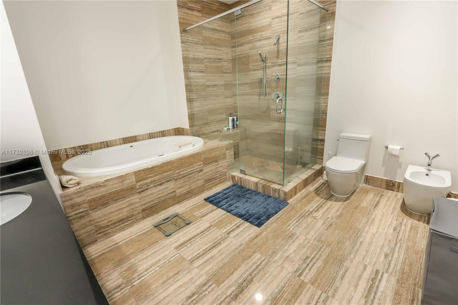 15901 Collins Ave #4102, Sunny Isles Beach FL 33160
