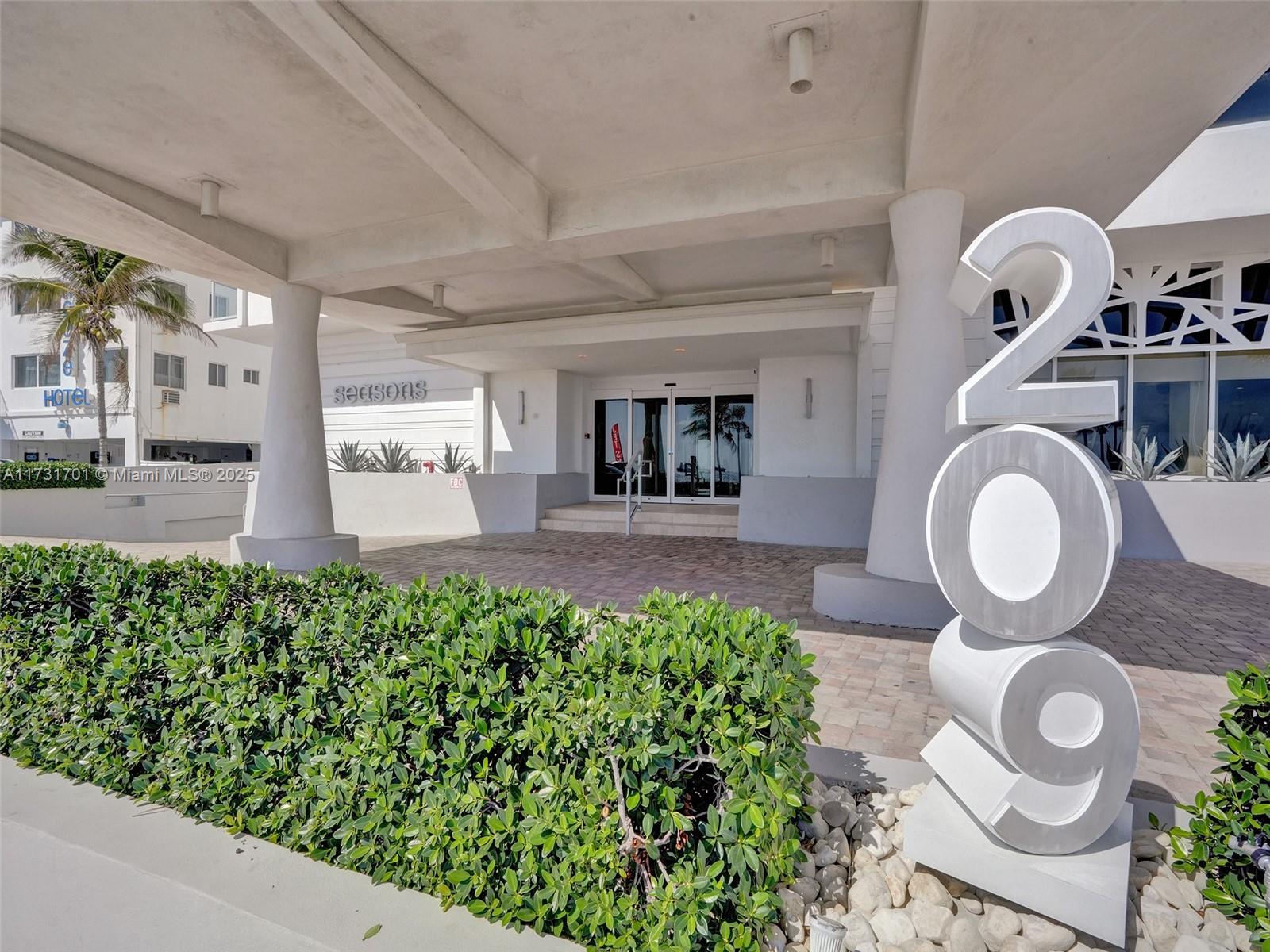 209 N Fort Lauderdale Beach Blvd #2E, Fort Lauderdale, Florida image 3