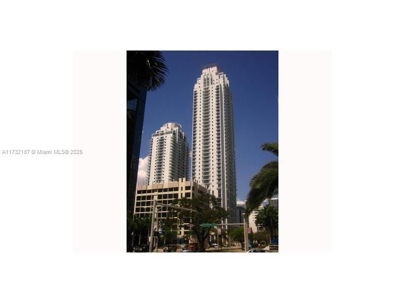 Beautiful 1/ bedroom and 1.5 bath/Loft! on the 2nd floor, Tile and wood floor and washer and dryer in unit . This is a  contemporary building in the heart of Brickell ,prime location .Open floor plan, has high ceilings and large windows. Ample balcony . Walk to Mary Brickell and enjoy all restaurants and shopping near by. Unit is tenant occupied until March 31,2025 and pay $2,800.Seller very motivated.