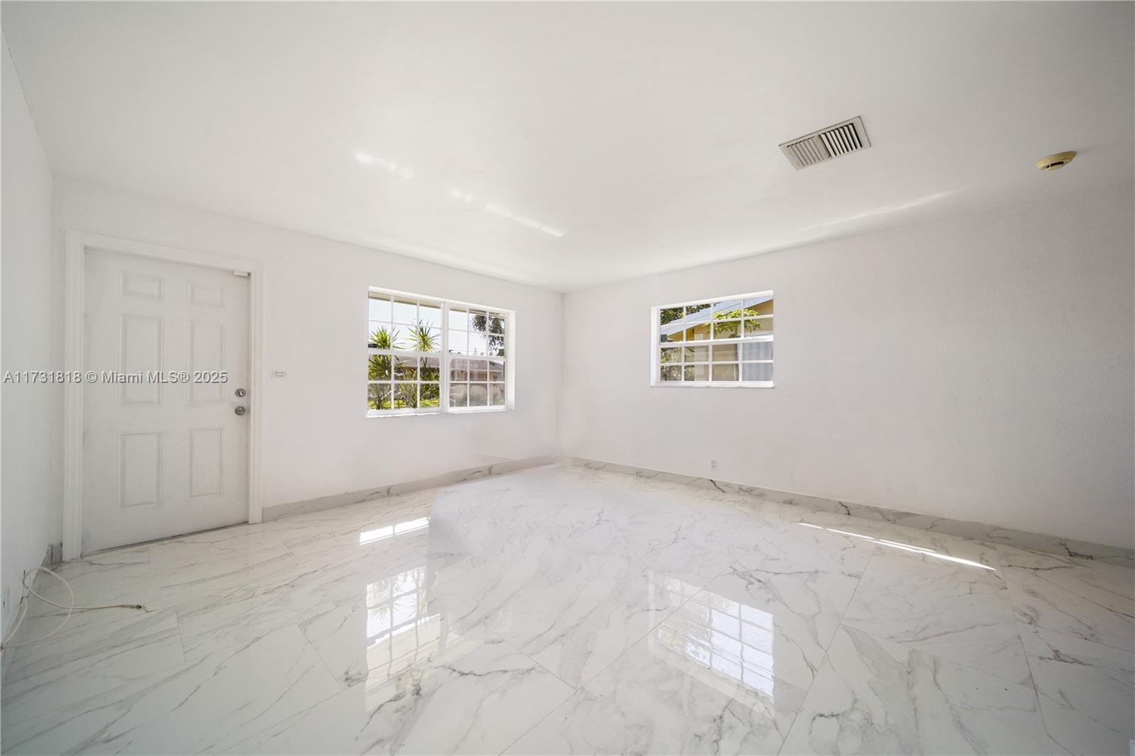 2709 NW 54th St, Tamarac, Florida image 11